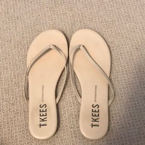 Tkees foundations flip flops